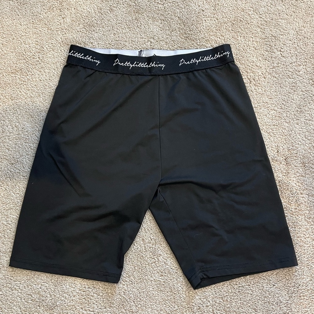 Pretty Little Thing - Black biker shorts
